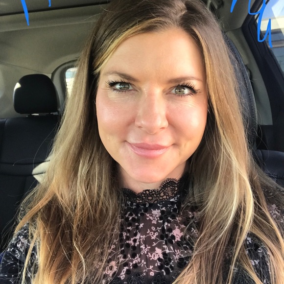 Meet your Posher, Amanda - Picture 3 of 4